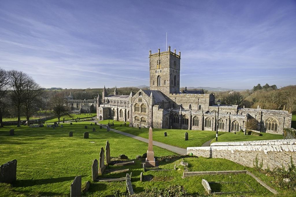 منزل الضيف سانت دافيدز  في Penrhiw Priory المظهر الخارجي الصورة